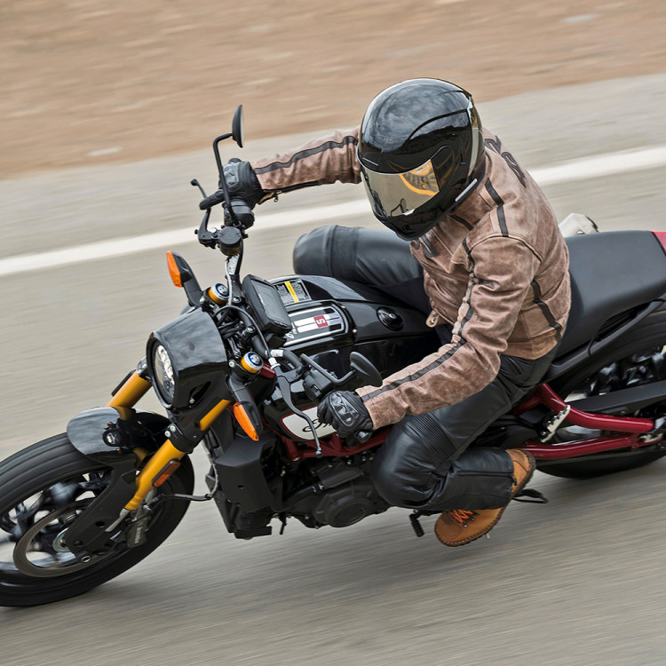 Roadster nohavice  detail na motorke