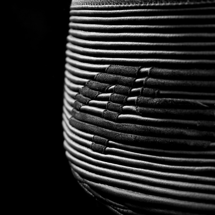 TT Replica Lady Black Series detail logo chrbát