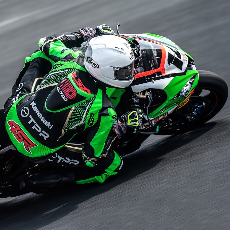 4SR Racing Monster Green AR Airbag Ready moto pohlaď z hora 