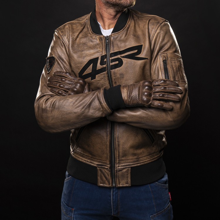 Bomber Jacket Brown Patina profil z predu 