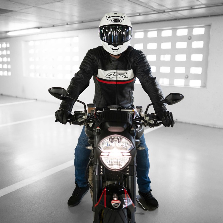 ROADSTER III RED - kožená bunda na motorku profil na motorke 