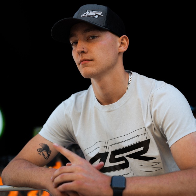 4SR šiltovka Grey Badge