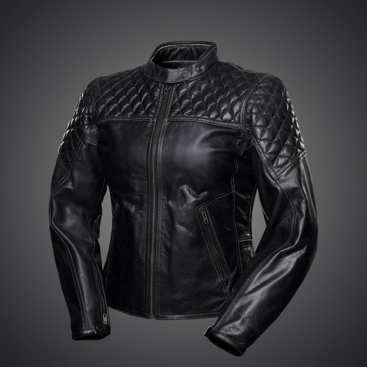 Scrambler Lady Petroleum z predu 