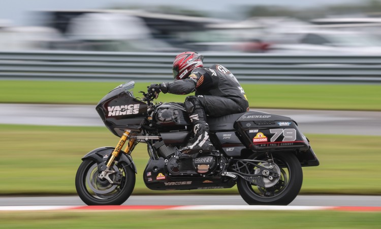 Hayden Gillim #79 - Šampión MotoAmerica 2023 v kategórii King of the Baggers 3